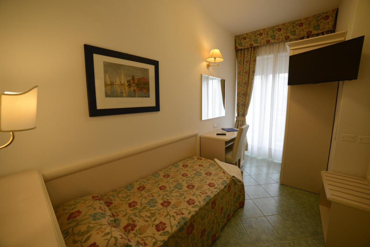 Hotel Nord Est Cattolica Extérieur photo